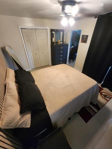 Llit o llits en una habitació de Island Serenity 2
