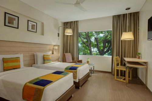 Postel nebo postele na pokoji v ubytování The Fern Residency Vadodara, Series by Marriott