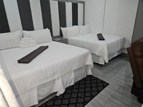 En eller flere senge i et værelse på Elitha Boutique Bed and Breakfast