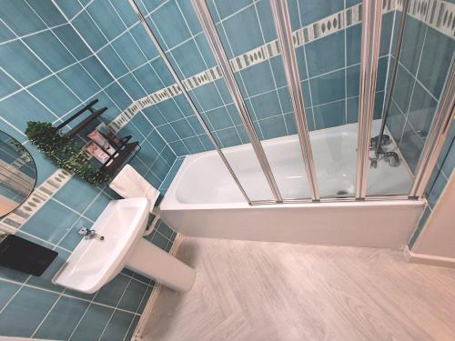 Phòng tắm tại COZY Apartment 4