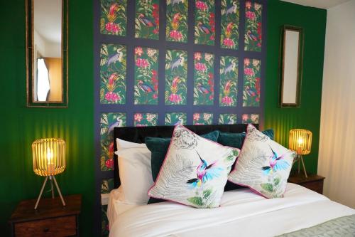 Postel nebo postele na pokoji v ubytování Elite Contractor Residence, Fast WiFi, Free Parking