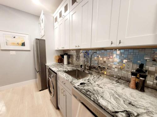 Køkken eller tekøkken på Private Patio Farmrs Mrkt Windsor Canada