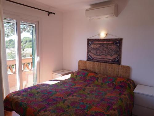 Maison spacieuse avec piscine commune, proche de la mer à L'Estartit, 3 chambres, barbecue, parking