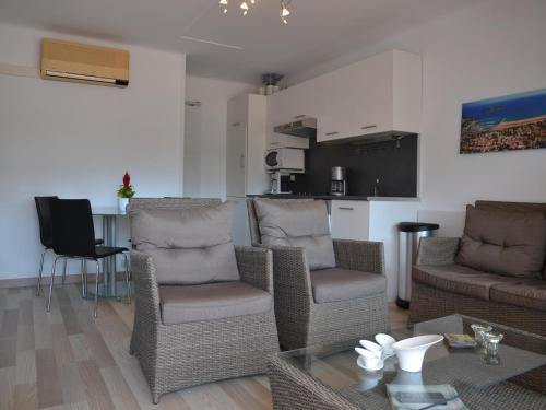 Vacances à 150m de la plage! Charmant appart rénové avec terrasse, parking et animaux acceptés.