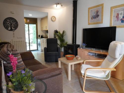 Maison moderne avec piscine commune, proche plage, 2 terrasses, jardin, animaux acceptés