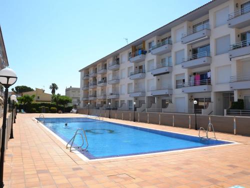 Appartement rénové L'Estartit, 600m plage, piscine, 2 ch. doubles, balcon, proche commerces et port
