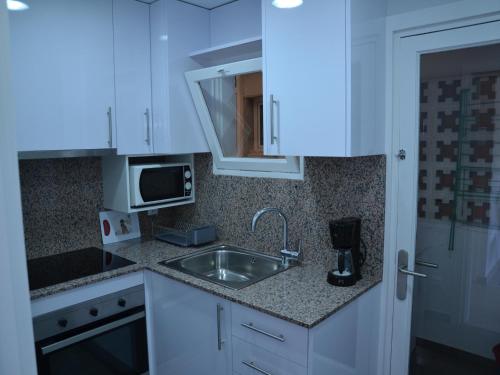Appartement rénové L'Estartit, 600m plage, piscine, 2 ch. doubles, balcon, proche commerces et port