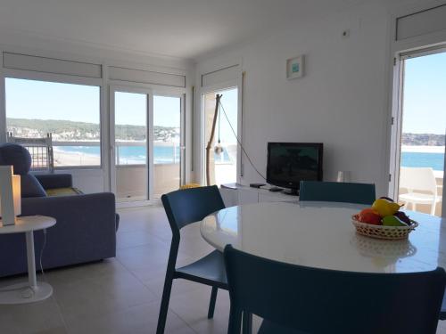 Appartement en bord de mer à L'Estartit avec piscine