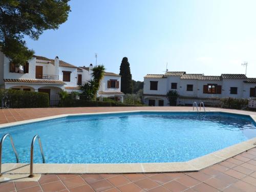 Casa con Jardín, Piscina, y Terrazas en Zona Tranquila Cerca de L'Estartit - ES-323-24