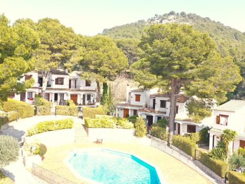 Maison avec Piscine Commune, Jardin et Terrasse - Proche Plage et Villages Médiévaux