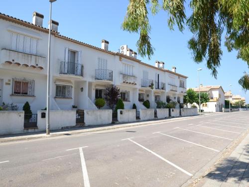 Maison avec Piscine et Jardin, à 500m de la Plage de L'Estartit, Idéale pour Familles