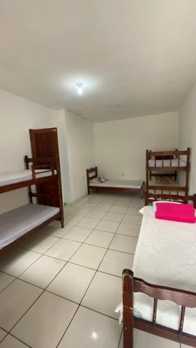 En eller flere senge i et værelse på Hostel Agatha