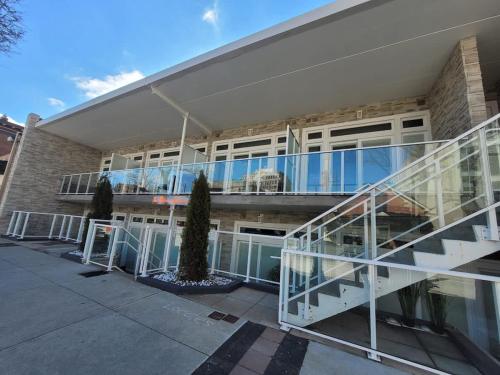 Billede fra billedgalleriet på 1 bdrm plus Den Juliet balcony 24-7Gym Windsor ON i Windsor