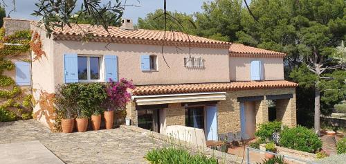 Bygningen som villaen ligger i