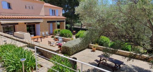 En have udenfor Le Mas des Vignes
