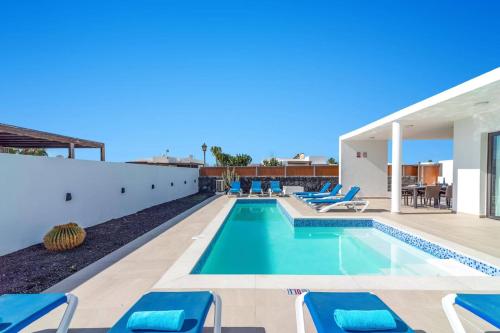 Villa Aurora by Villa Plus