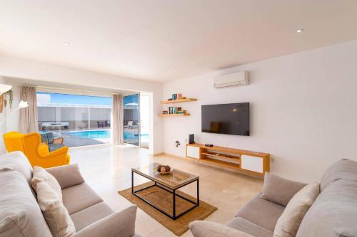 Villa Valeria by Villa Plus