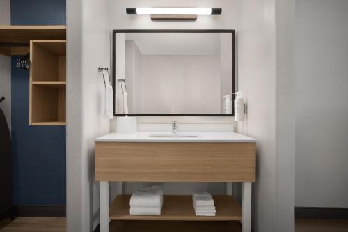 Koupelna v ubytování Spark by Hilton Lakewood Denver Southwest