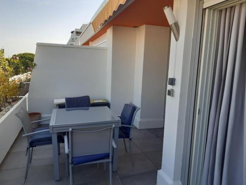 2 bedroom apartment plus kitchen, with terrace