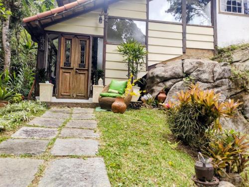 En have udenfor Cabana da Pedra para Casal