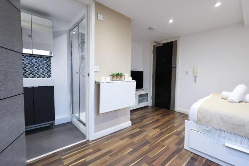 Foto CentralHub1 1BD Studio- Contractor & Travelers 6