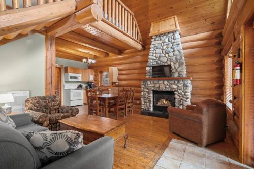 a living room with a fireplace in a log cabin at Rustic Chalet Perfect Getaway for Groups in Golden