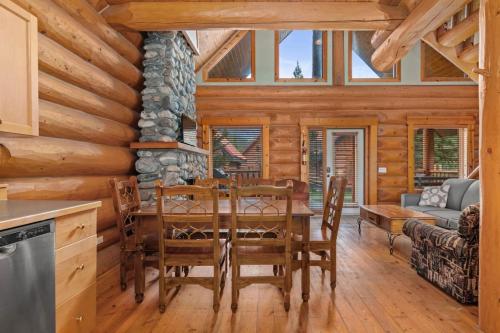 a dining room with a table and chairs in a cabin at Rustic Chalet Perfect Getaway for Groups in Golden
