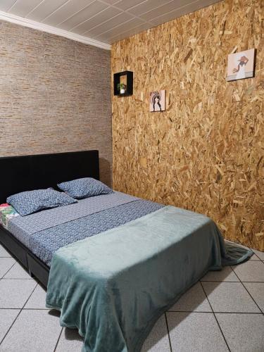 Giường trong phòng chung tại Bungalow Les Cocotiers