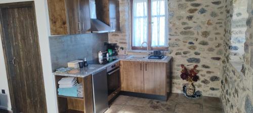 Kuchyň nebo kuchyňský kout v ubytování Mystras Panorama House
