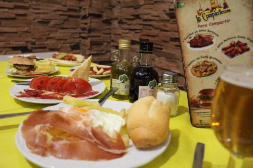ホテルの敷地内または近くでの食事または食べ物