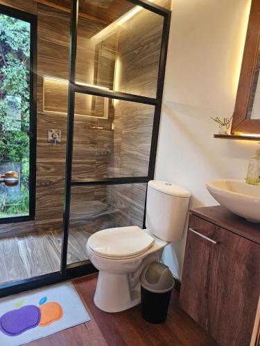 Koupelna v ubytování Cabaña Entre montañas La Calera