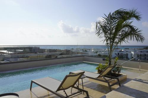 a swimming pool on the roof of a building at Hotel Indigo Playa del Carmen by IHG in Playa del Carmen