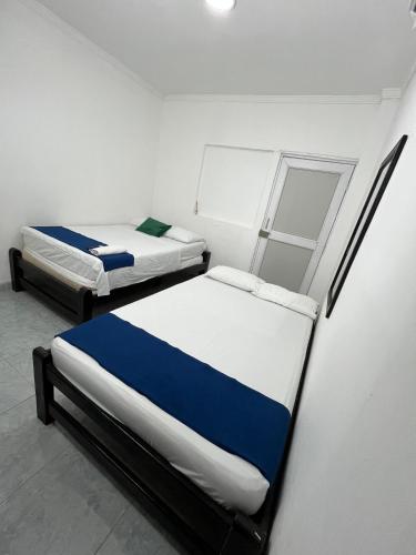 Giường trong phòng chung tại Hotel Geomar