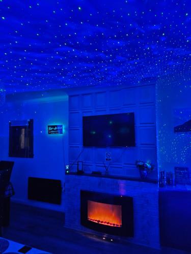 a living room with a fireplace with a tv above it at Regina apartment in Fort William in Fort William