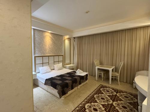 Postel nebo postele na pokoji v ubytování Khazar Golden Beach Hotel
