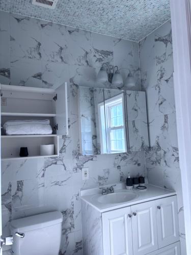 Postel nebo postele na pokoji v ubytování Luxury 3 BedRoom Apartment with Private Entrance plus Free Parking