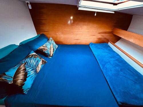 Postel nebo postele na pokoji v ubytování Itusca catamaran charter