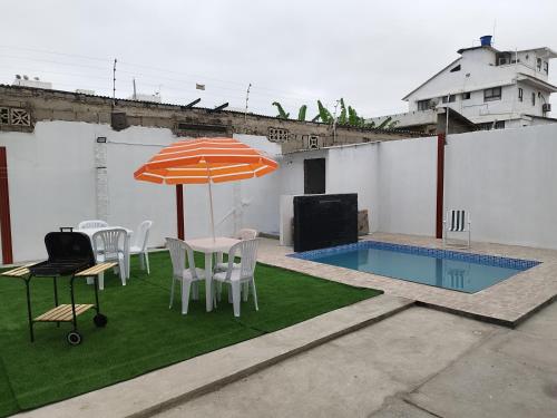 Swimmingpoolen hos eller tæt på Linda casa en la Playa con piscina