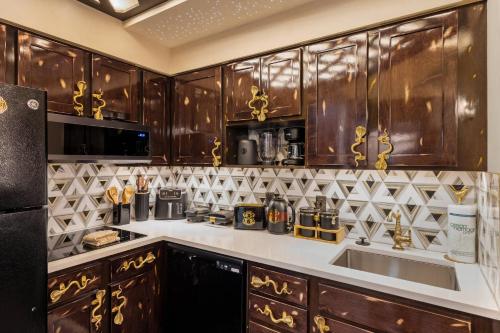 Køkken eller tekøkken på Apartment w 4 Beds Near I-Drive