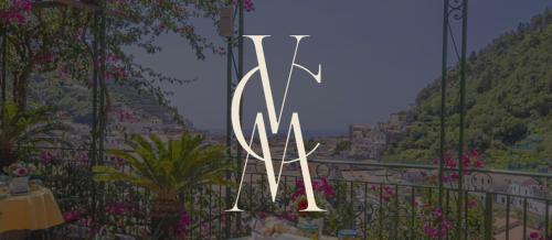 een groot wit bord op een balkon met uitzicht bij CVM Montagnella Relax in Maiori