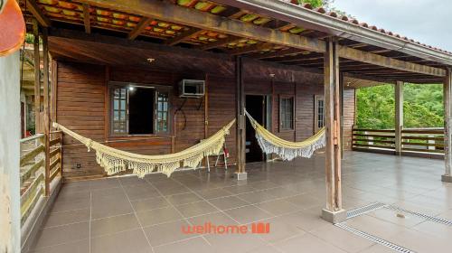 En balkon eller terrasse på Casa em Mangaratiba com 3 suites e Vista Mar