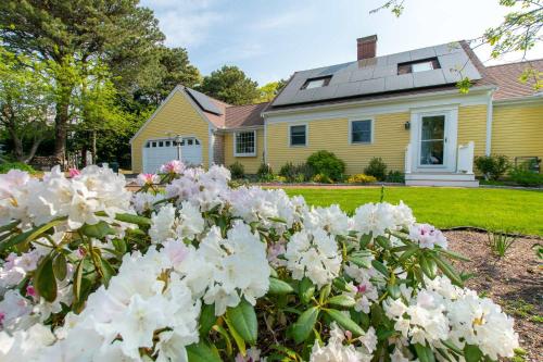 En have udenfor Sunroom Mins to Beaches Views of Marsh