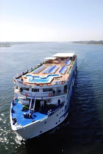 Nile cruise from Luxor to Aswan 4 nights From Aswan to Luxor 3 nights