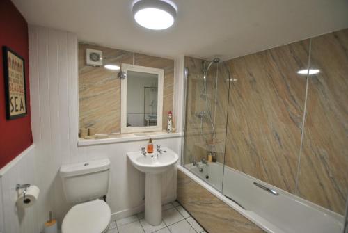 Koupelna v ubytování Sandpiper Cottage- Coastal hideaway