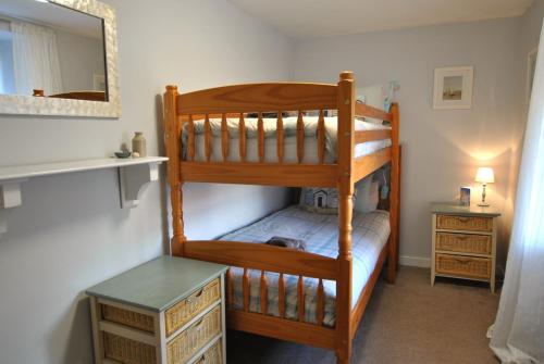 Postel nebo postele na pokoji v ubytování Sandpiper Cottage- Coastal hideaway