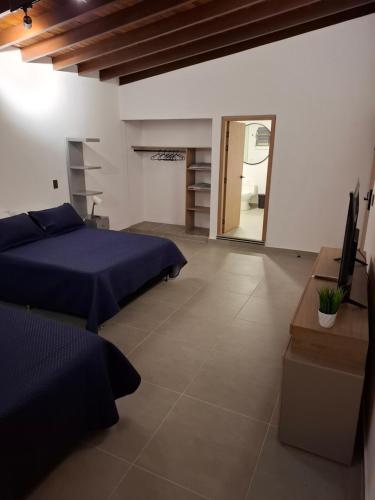 En eller flere senge i et værelse på Hotel La Casona Estadio