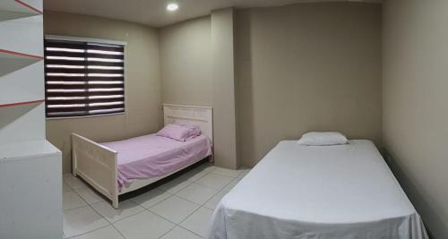 En eller flere senge i et værelse på Linda casa en la Playa con piscina