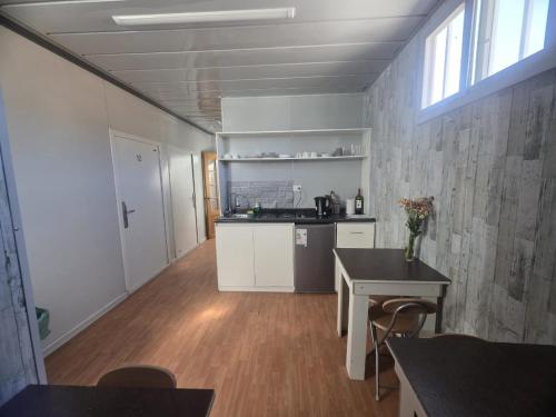 O bucătărie sau chicinetă la Hospedaje Oasis Modulares