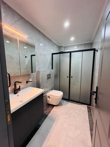 a bathroom with a sink and a toilet at Apartmarsala in Ovaköy