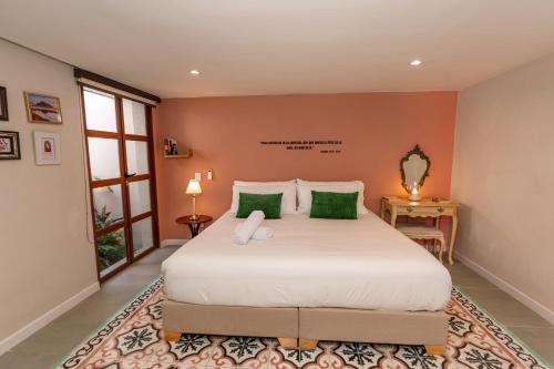 Postel nebo postele na pokoji v ubytování Hotel Libreria Cafe de Pombal